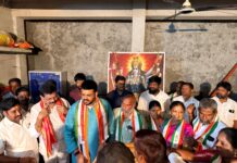 మెదక్ పట్టణంలోని 29 వార్డులో ఎమ్మెల్యే మైనంపల్లి రోహిత్ ఇంటింటి ప్రచారం నిర్వహించారు